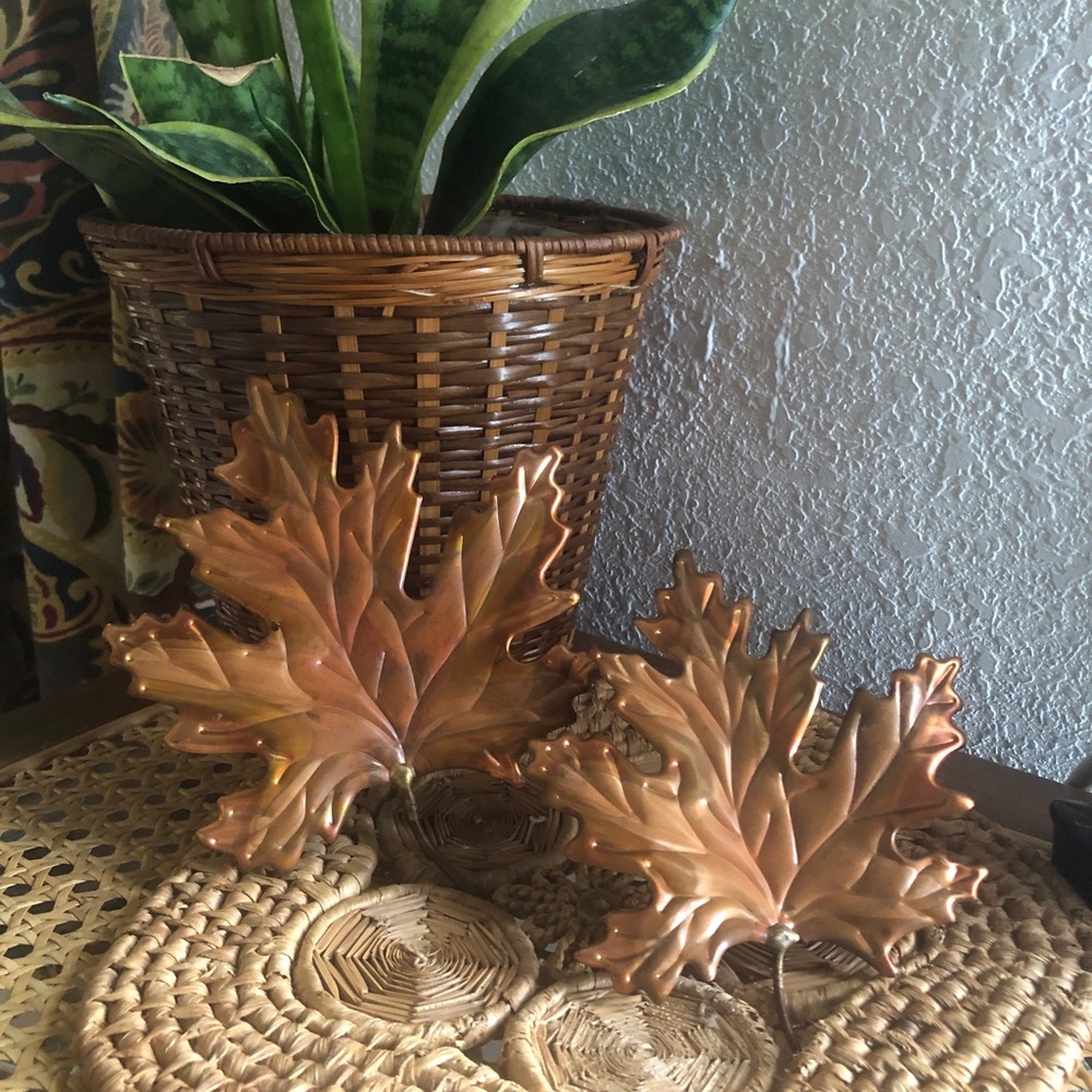 Pair of Detailed Brass Maple Wall Leaves - Picture 8 of 13